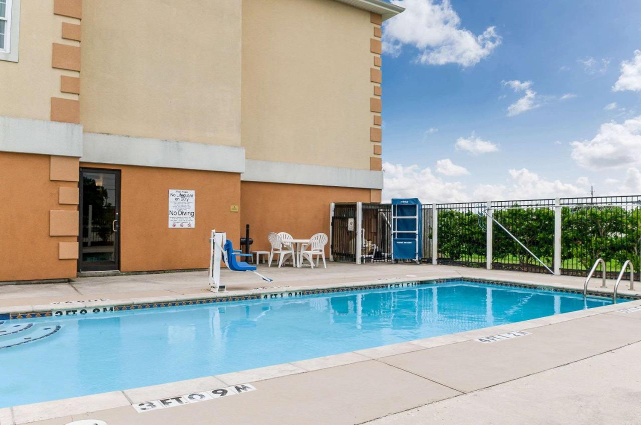 Clairmont Inn & Suites — photo 19