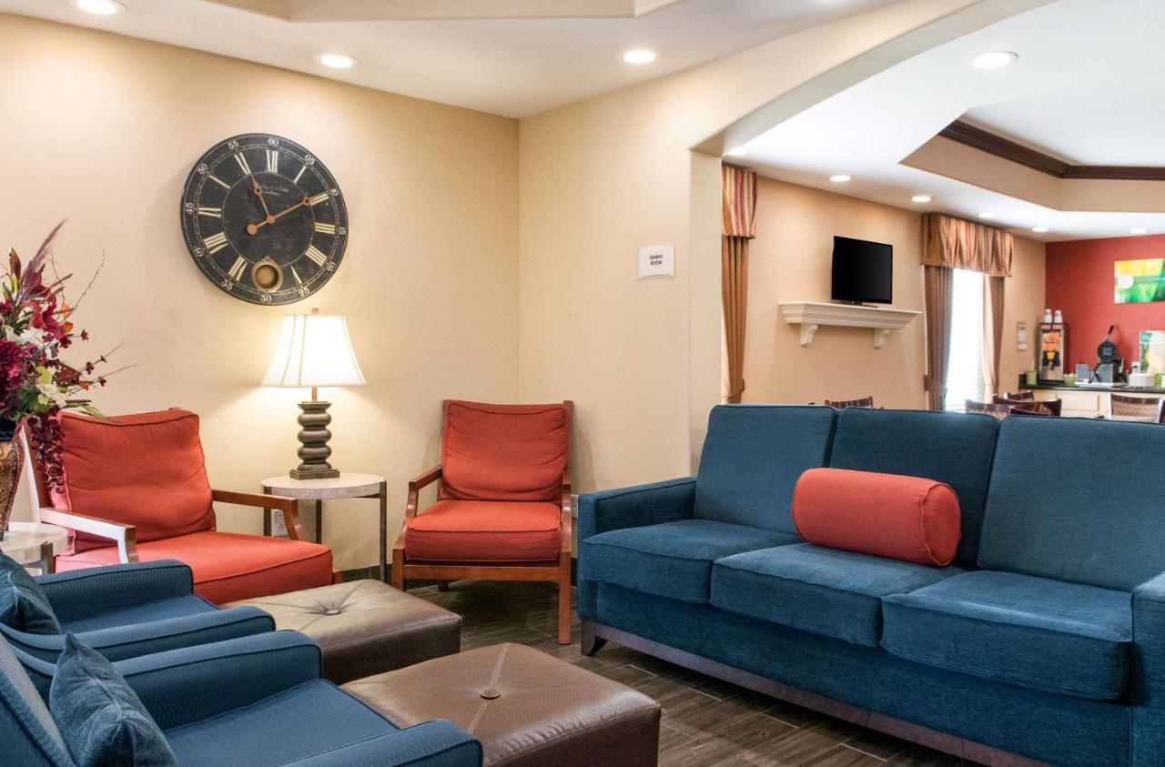 Clairmont Inn & Suites — photo 17