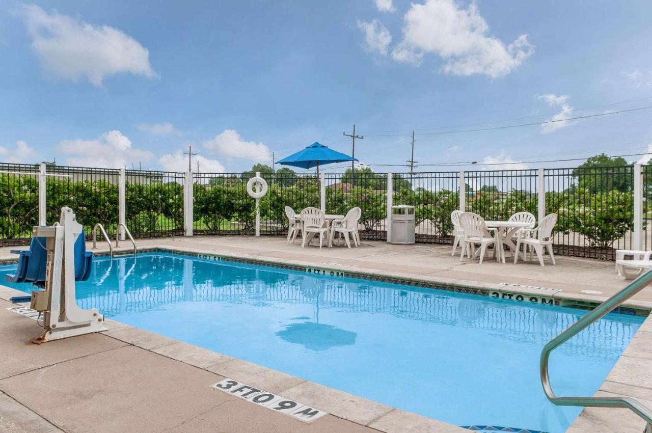 Clairmont Inn & Suites — photo 18
