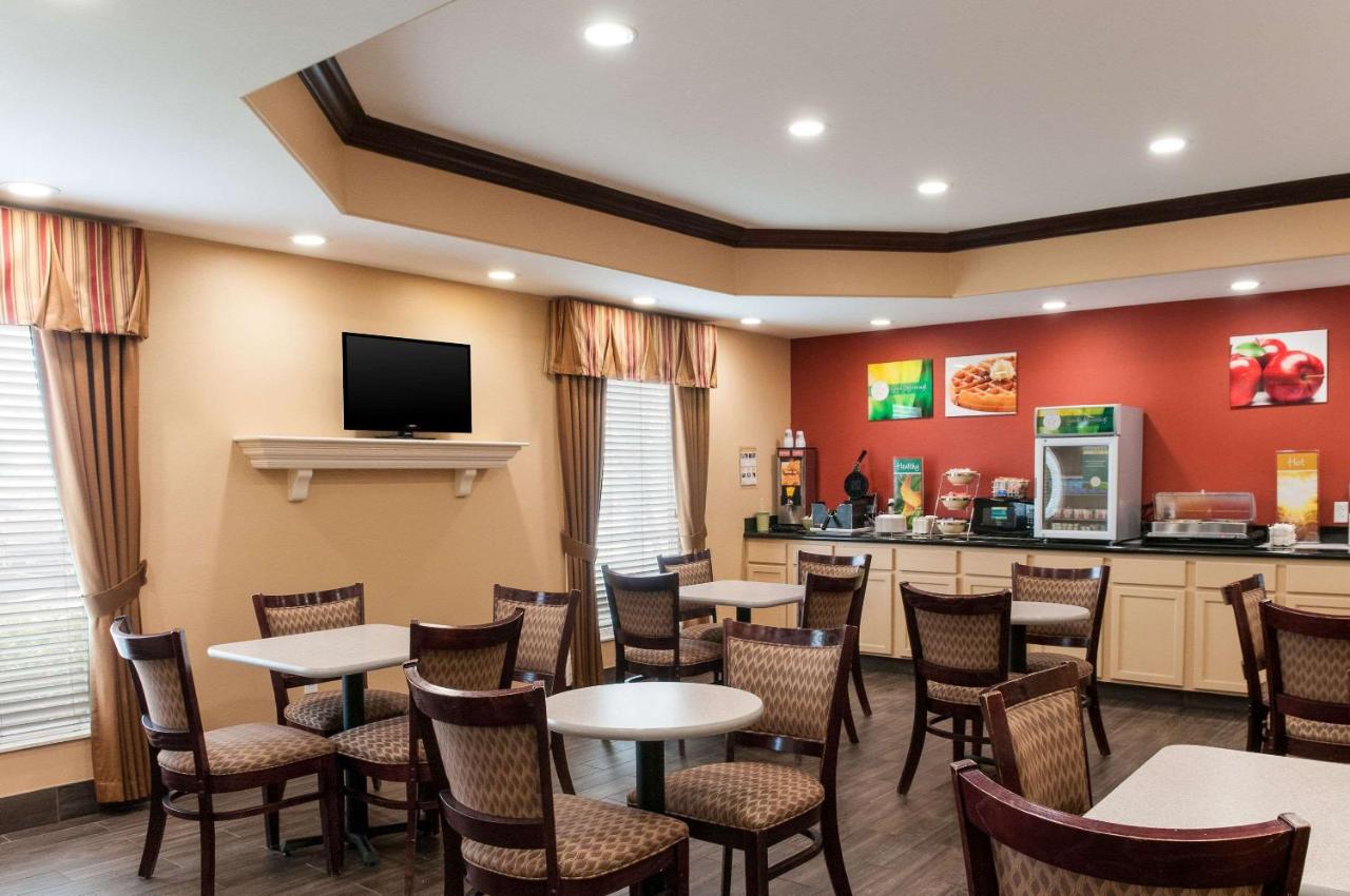 Clairmont Inn & Suites — photo 22