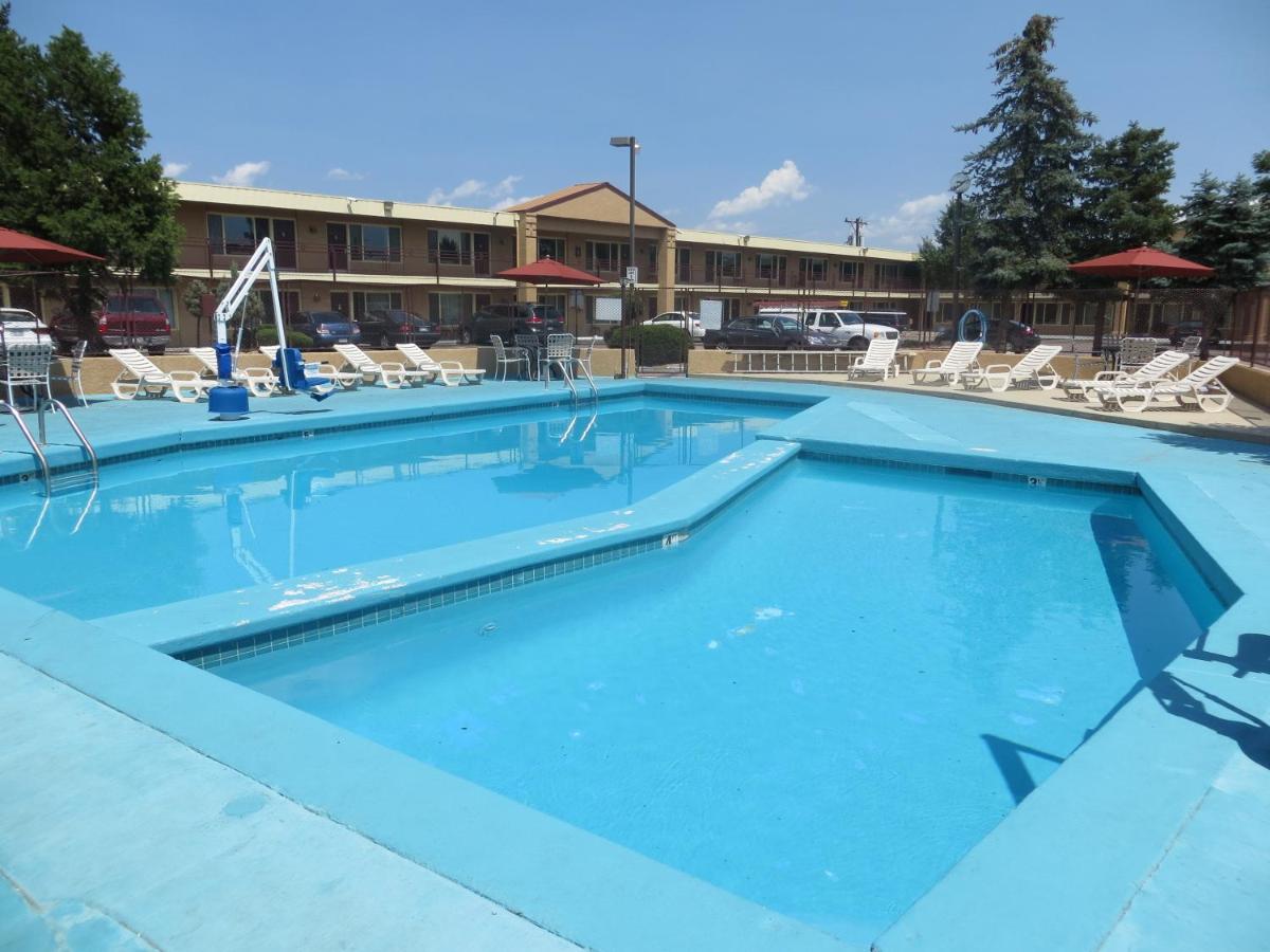 TravelStar Inn & Suites — photo 4