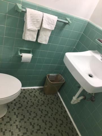 Hilltop Inn — photo 19