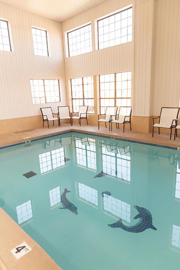 Rooftop swimming pool: Days Inn by Wyndham Oklahoma City