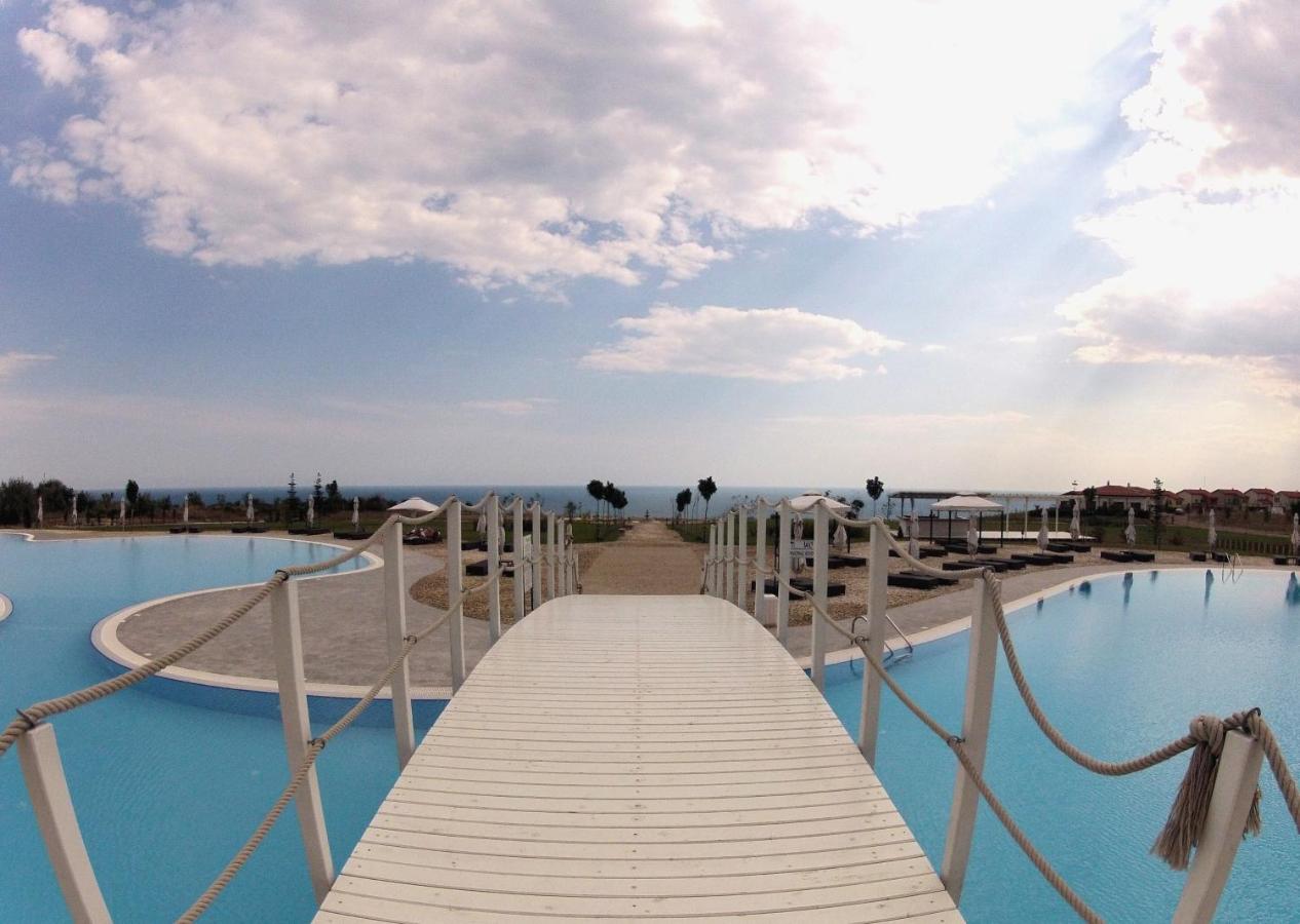 Water park: Apartments at Lighthouse Golf by Parnas Estate