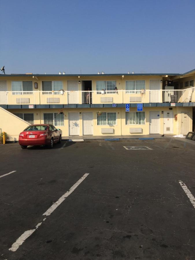 Econo Inn — photo 11