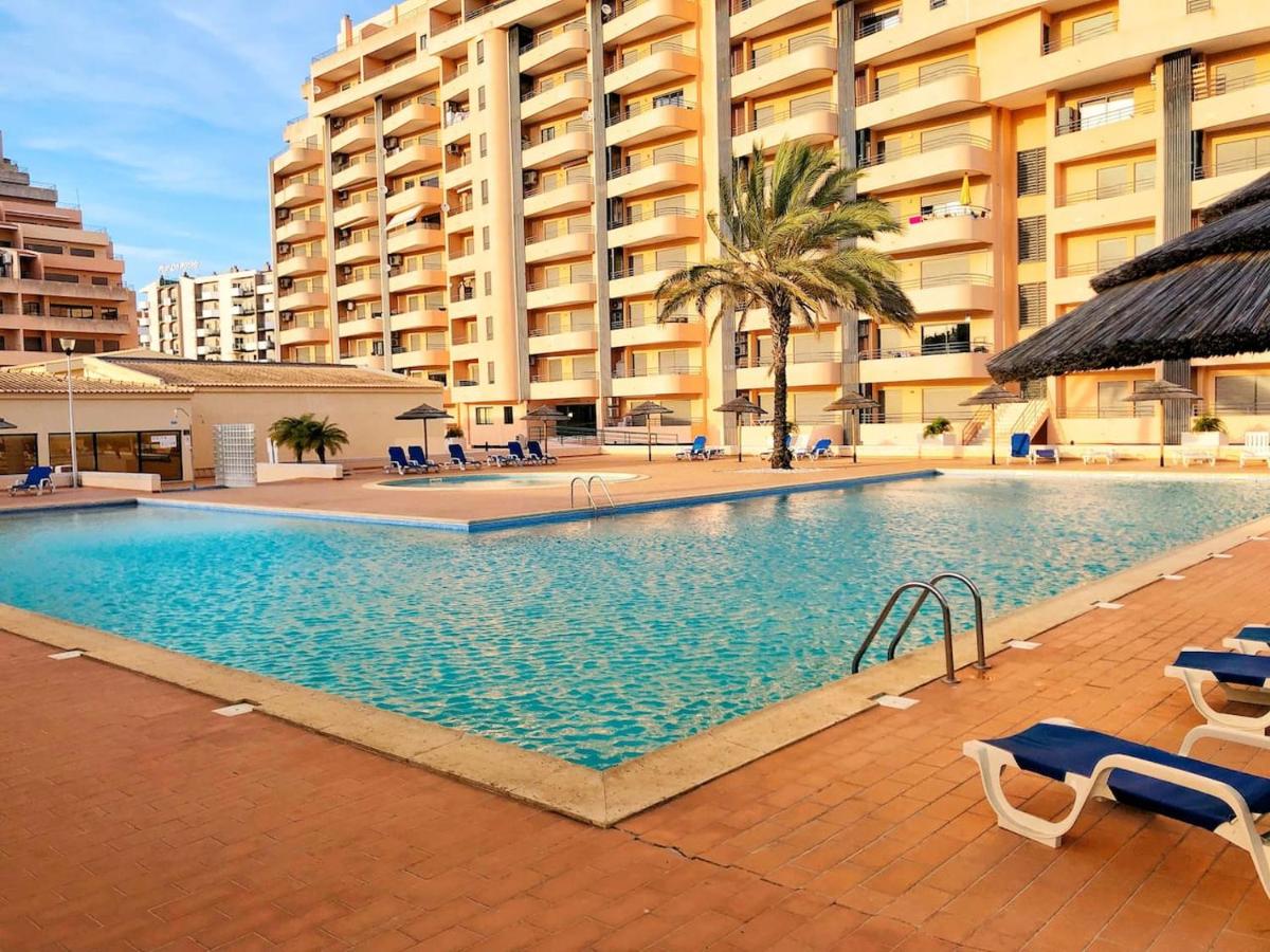 Heated swimming pool: Amazing apartment in Praia da Rocha