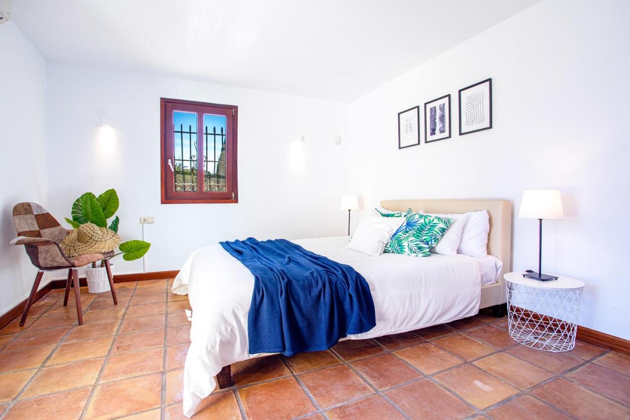 OleHolidays Villa Mediterranea Urb. Sierra Blanca (Spanien ...