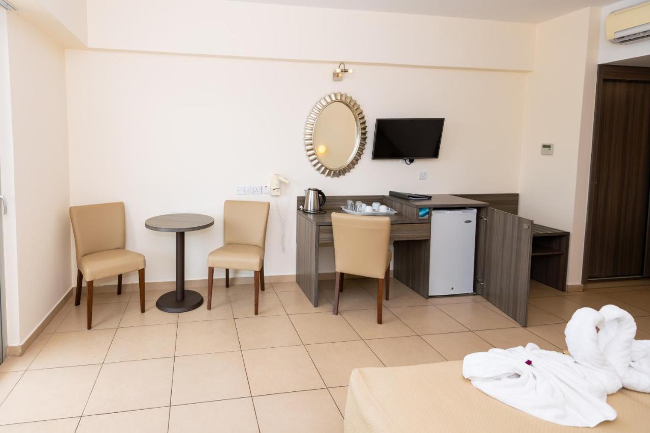 Tofinis Hotel photo