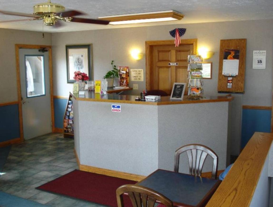Y Motel & Mom's Pit Stop — photo 10