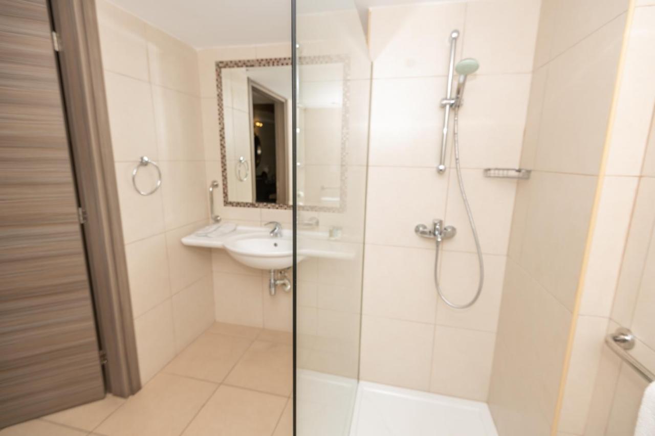 Tofinis Hotel photo