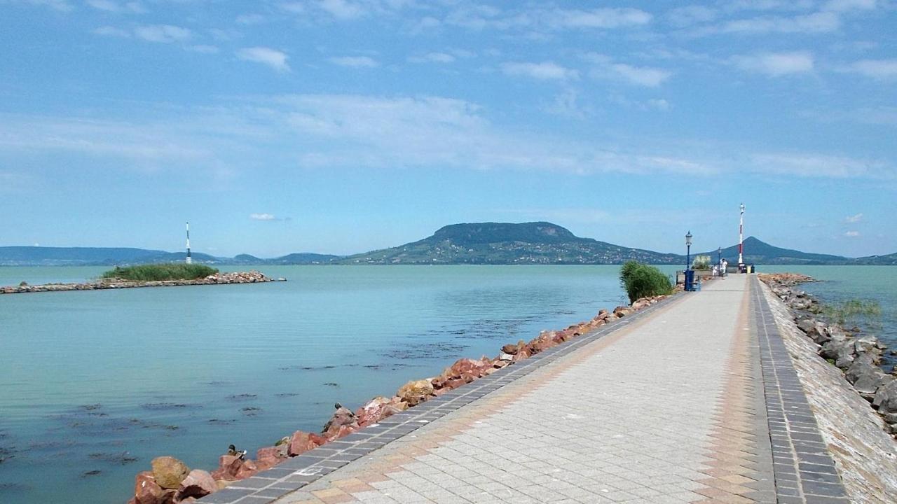 Hotel, plaża: Napsugár Club és Panzió