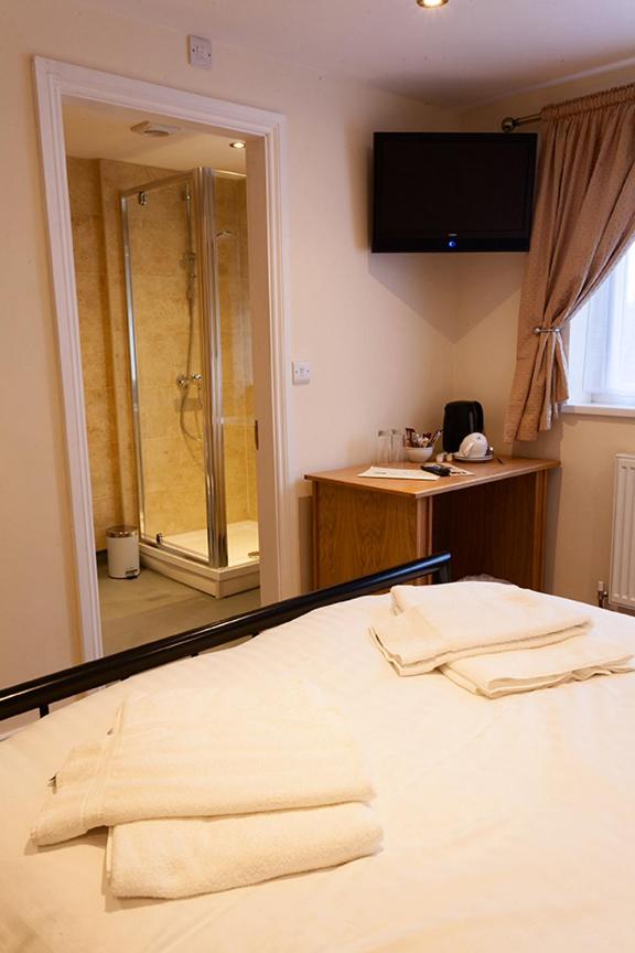 Double Room with Private Bathroom