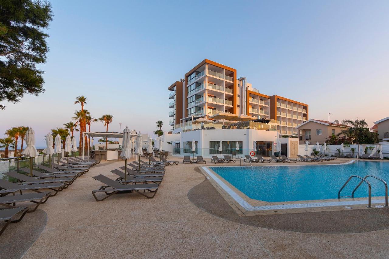 Leonardo Crystal Cove Hotel & Spa – Adults only photo