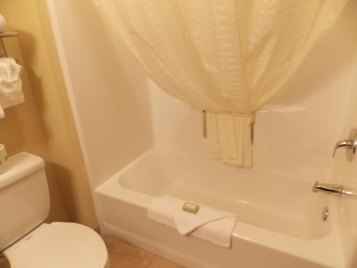 AmeriVu inn and Suites - Crookston — photo 13