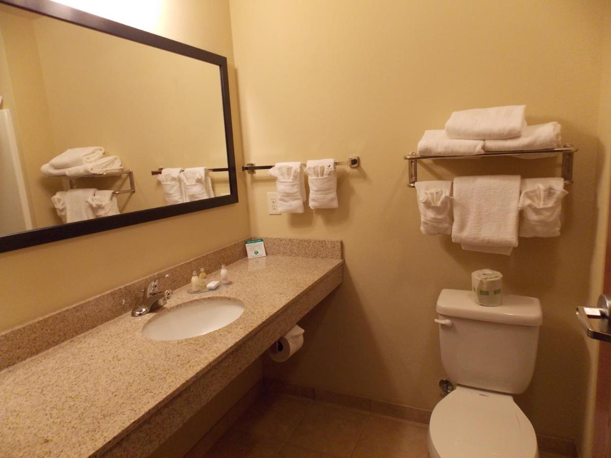 AmeriVu inn and Suites - Crookston — photo 14