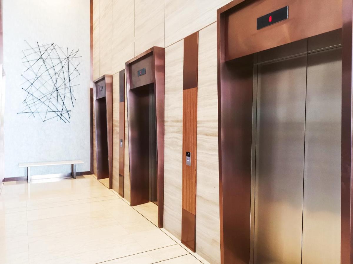 Almas Suites by RR JBcity - 5