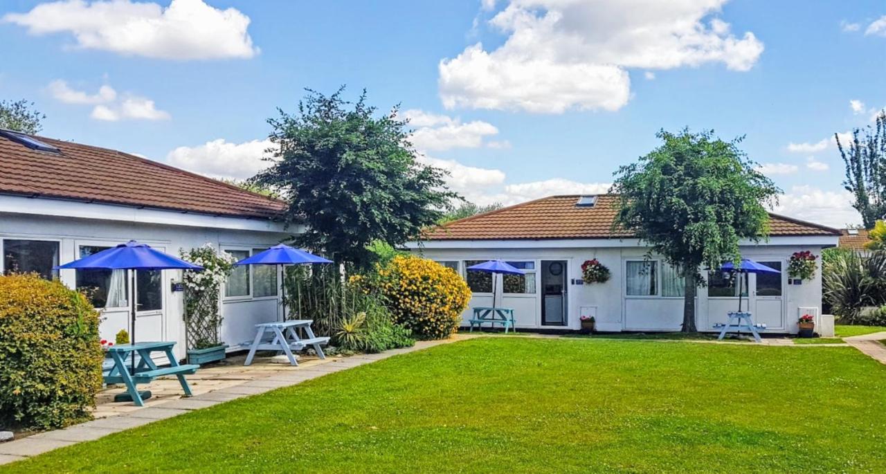 {{ hotelInfo.altText }}