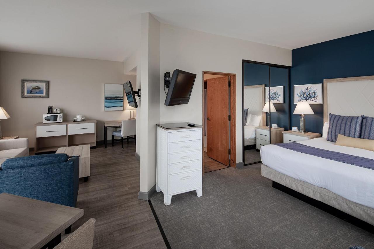 Bay Club Hotel and Marina — photo 19