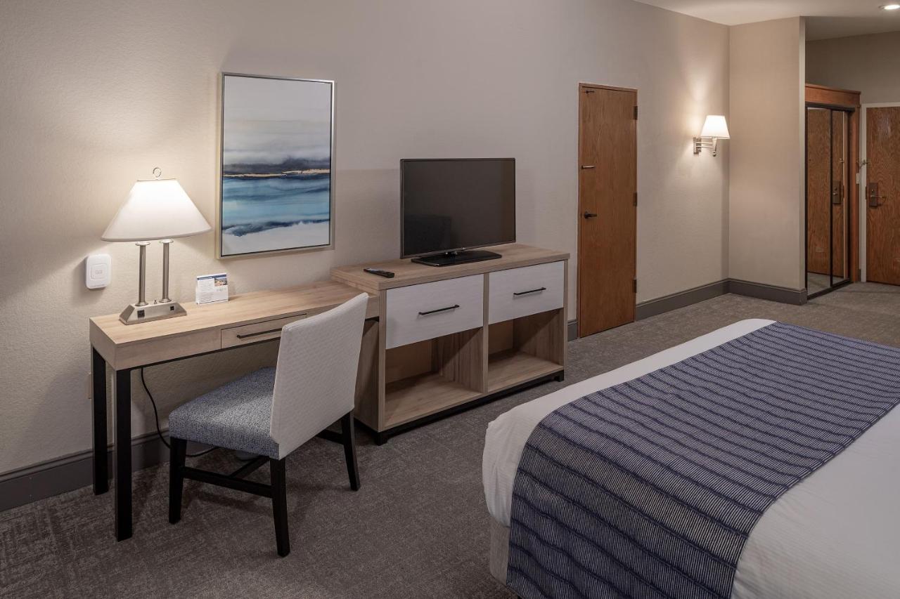 Bay Club Hotel and Marina — photo 15