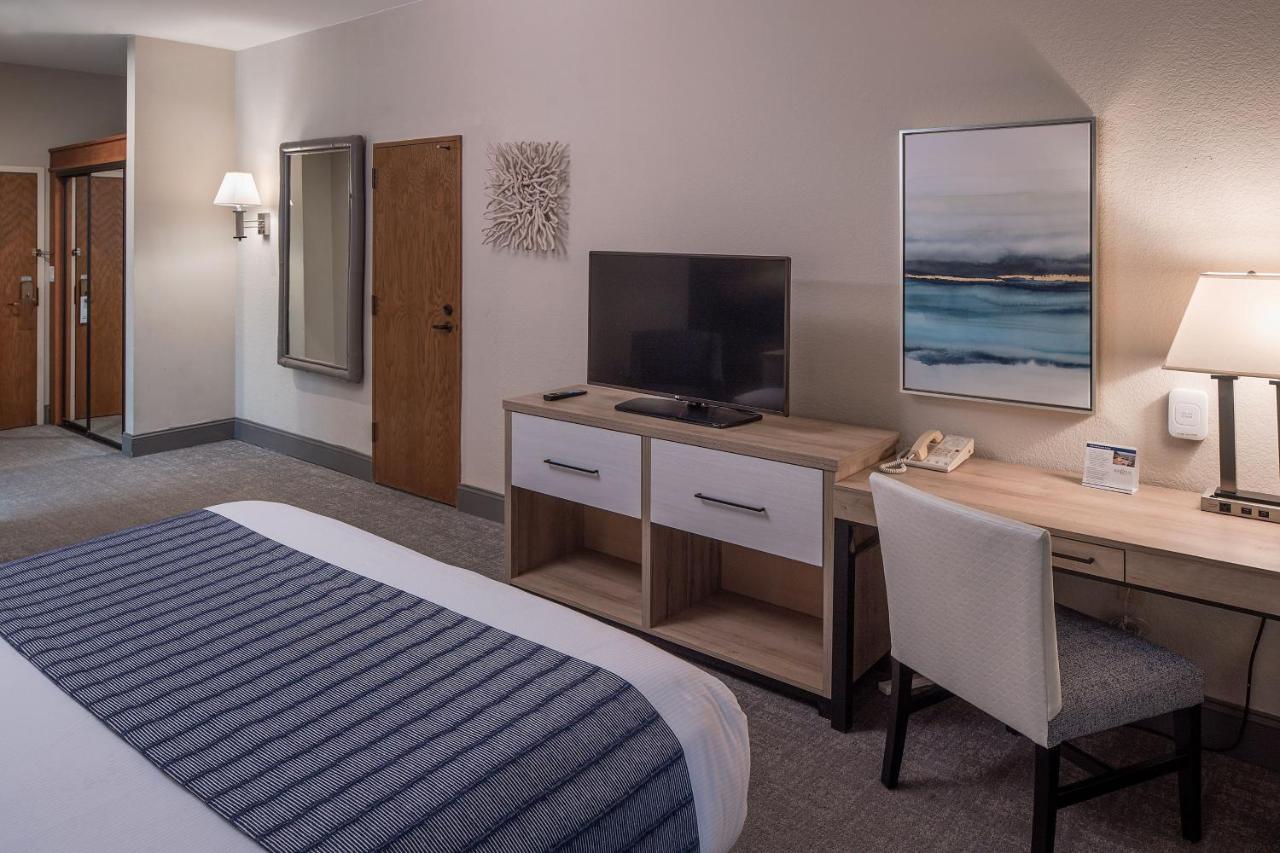 Bay Club Hotel and Marina — photo 16