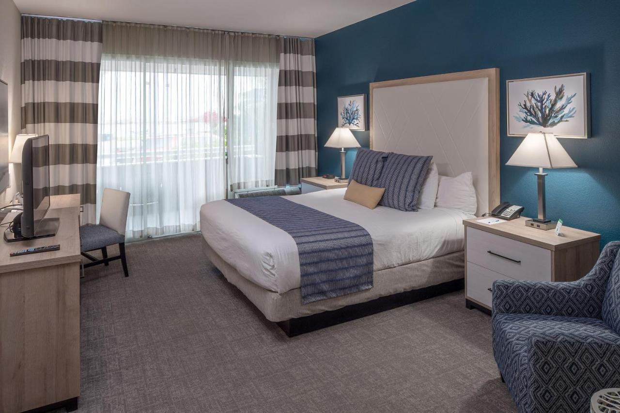 Bay Club Hotel and Marina — photo 17
