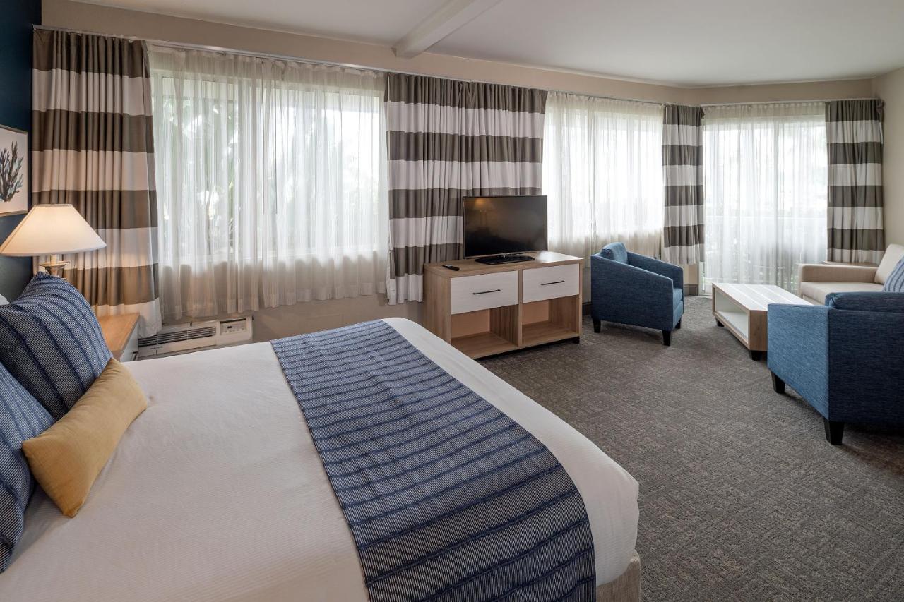 Bay Club Hotel and Marina — photo 12