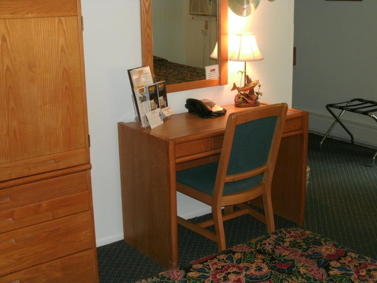 Budget Host Inn — photo 21