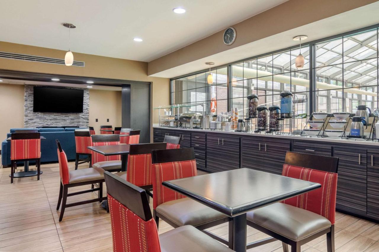 Guest House Inn & Suites — photo 11