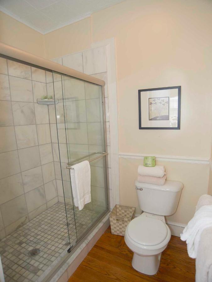 Bellevue Manor — photo 23