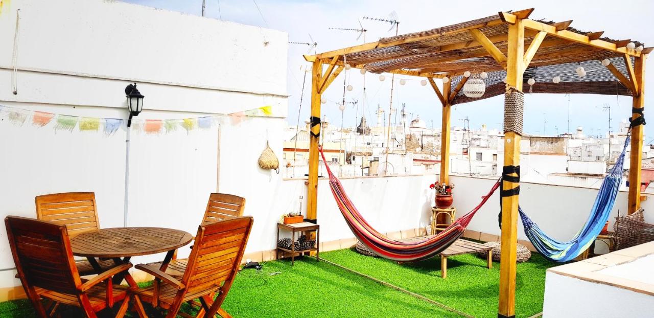 Homestay Bright rooms with AC and rooftop te, Cádiz, Spain ...