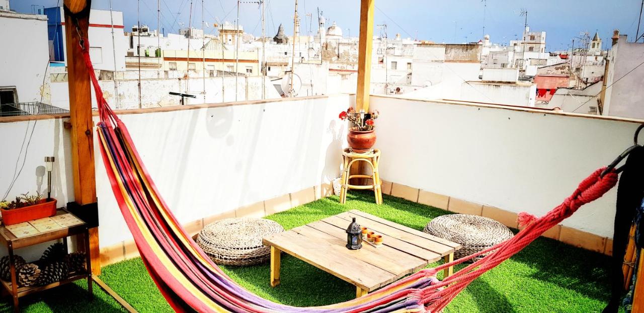 Homestay Bright rooms with AC and rooftop te, Cádiz, Spain ...