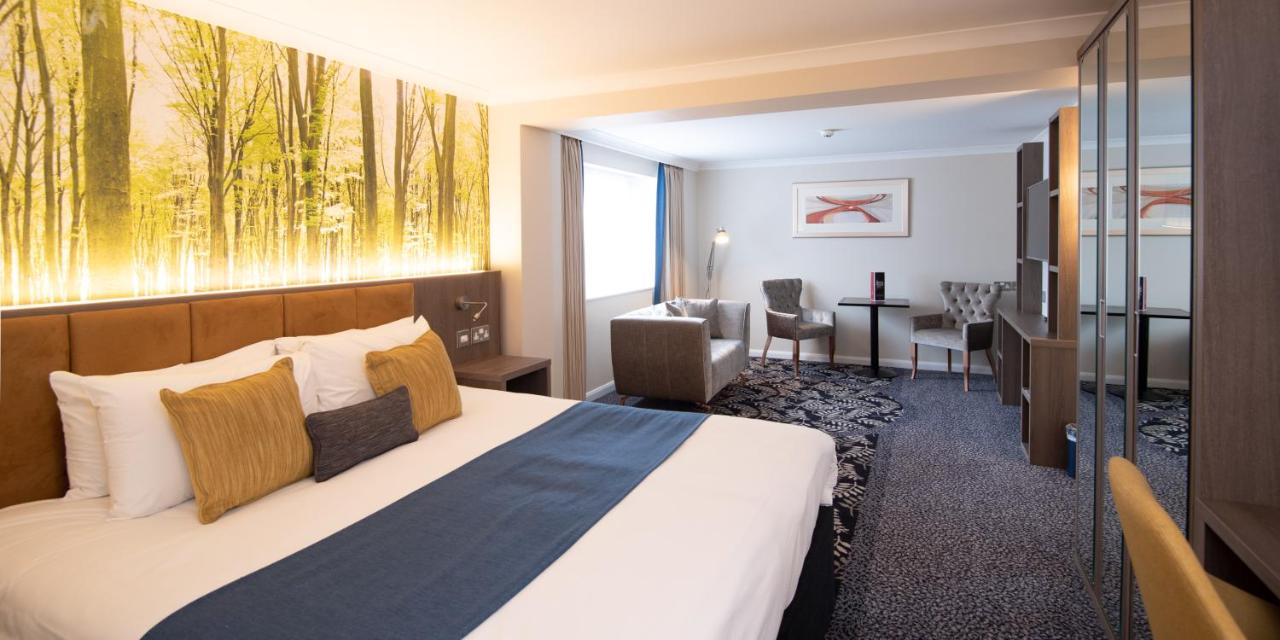 Burleigh Court Hotel and Leisure - Laterooms