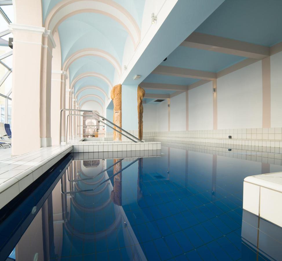 Heated swimming pool: Grand Hotel Rogaska