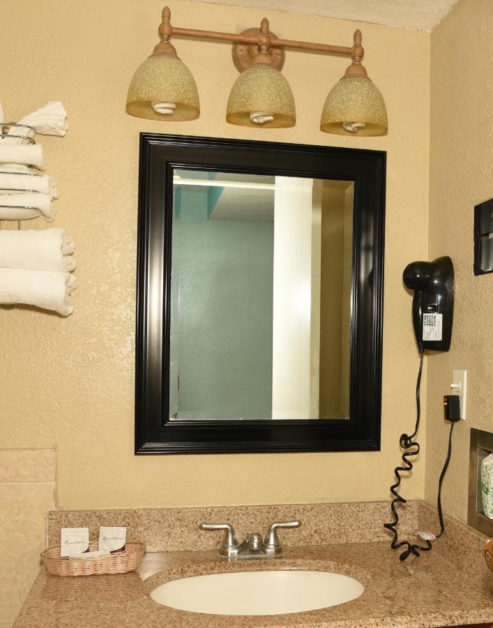 Esquire Inn — photo 13