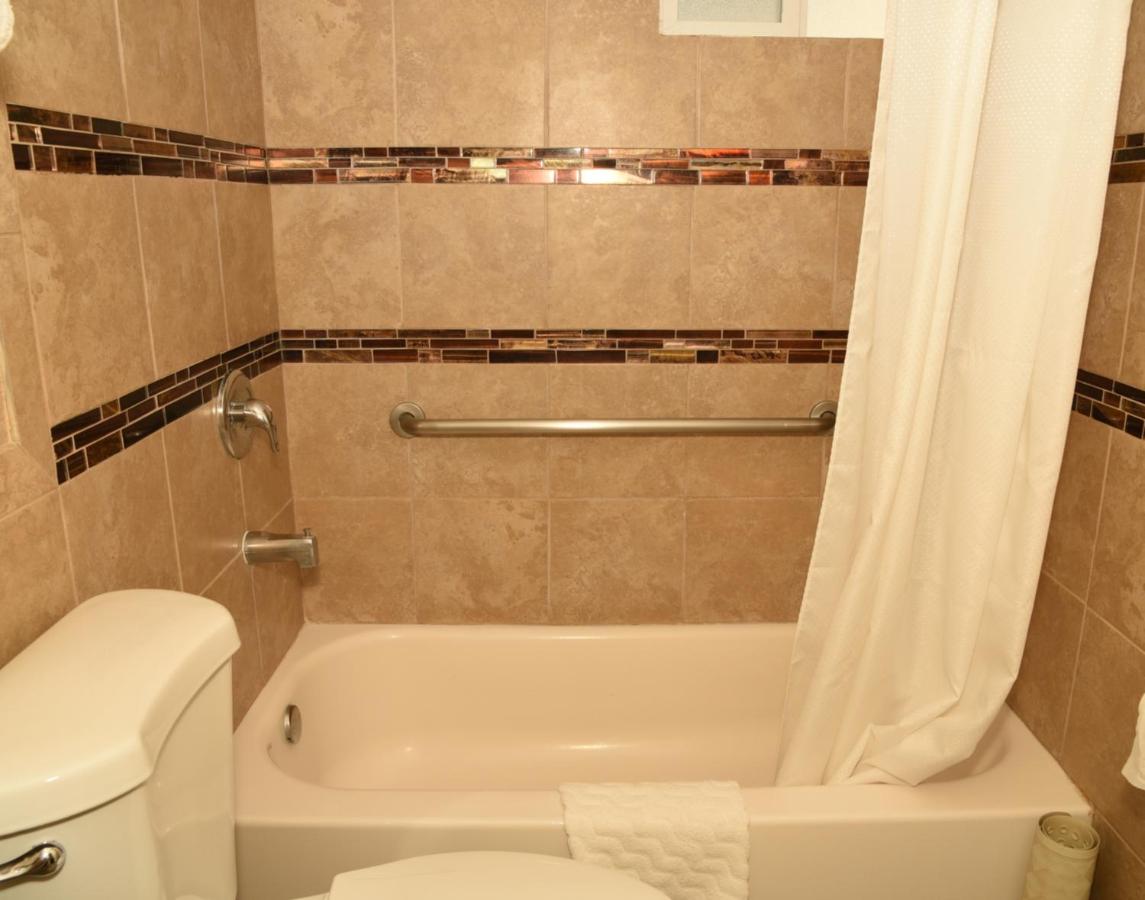 Esquire Inn — photo 11