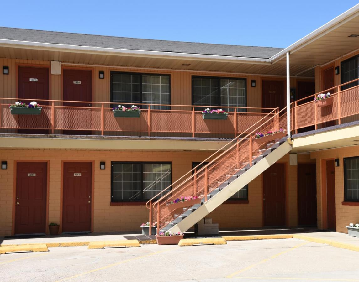 Esquire Inn — photo 10
