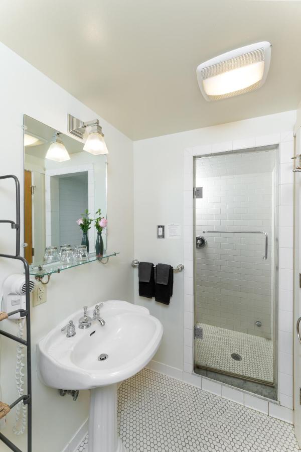 Quaint Inn & Suites — photo 21