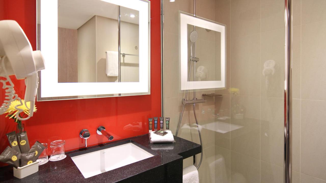 Novotel World Trade Centre Dubai photo