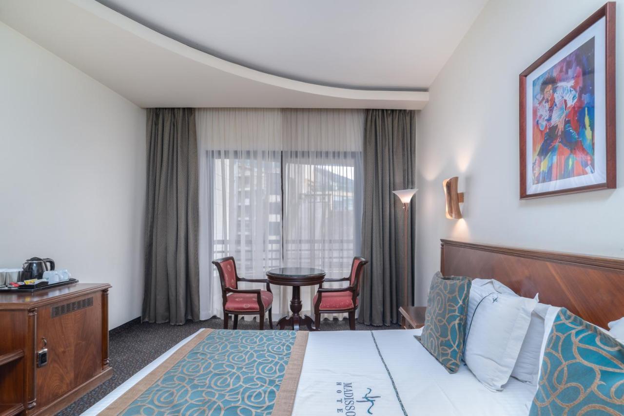 Madisson Hotel photo