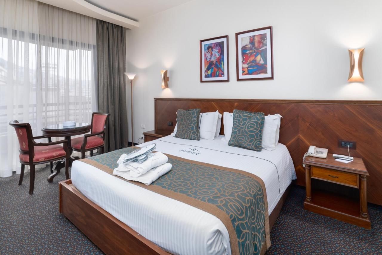 Madisson Hotel photo
