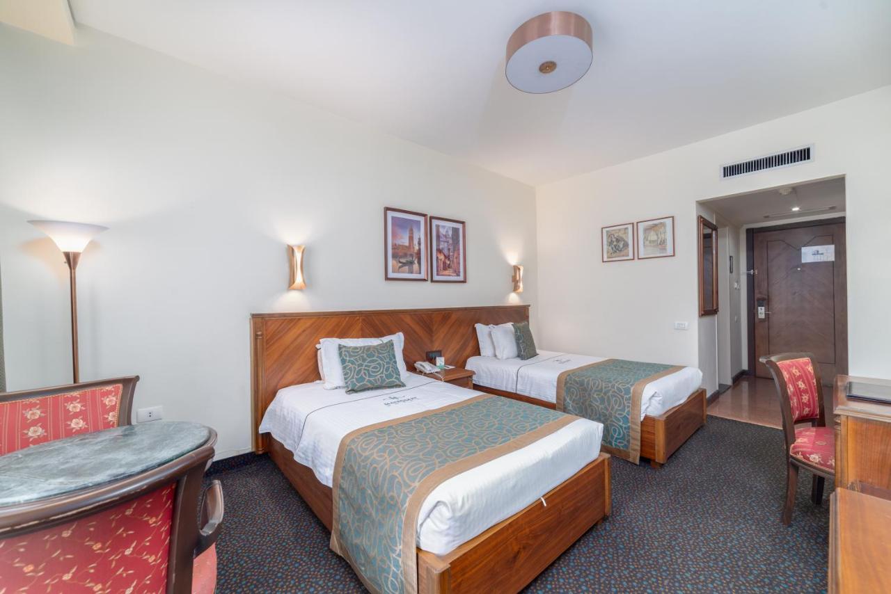 Madisson Hotel photo