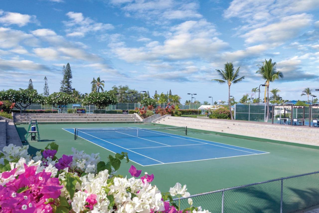 Tennis court: Holua Resort