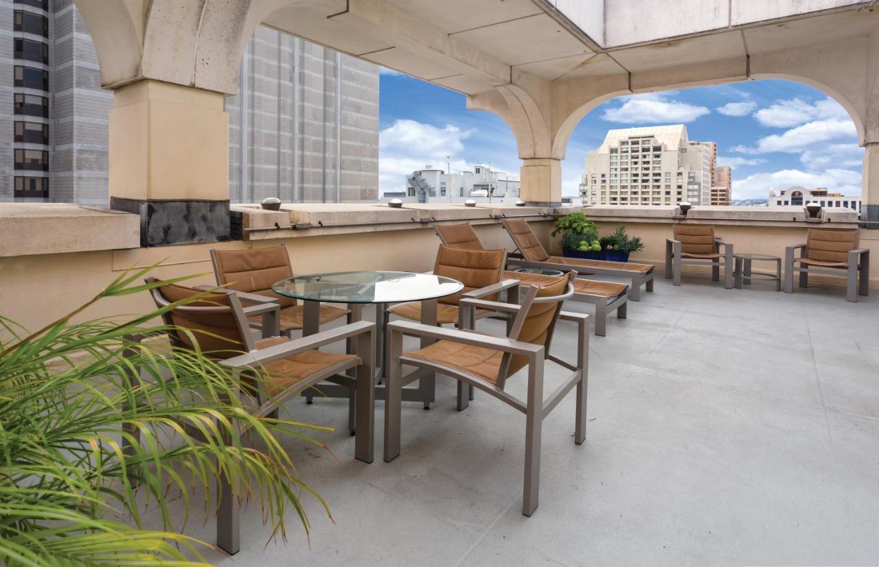 Donnelly Hotel — photo 10