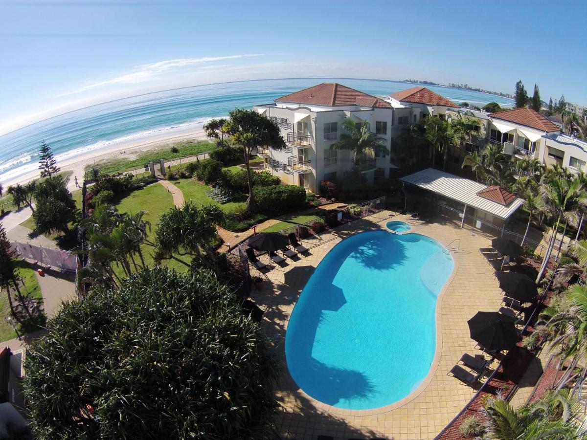 Image: Golden Riviera Absolute Beachfront Resort