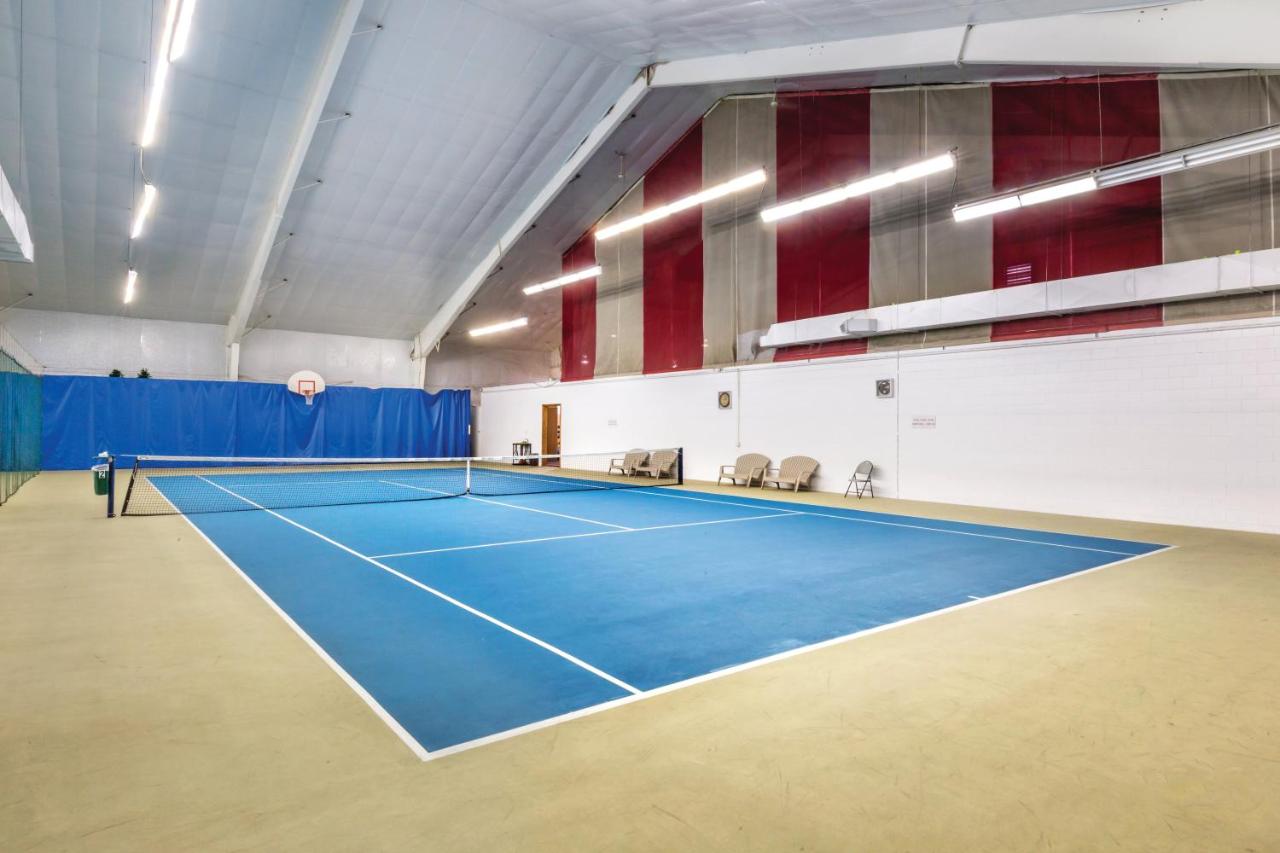Tennis court: Club Wyndham Tamarack