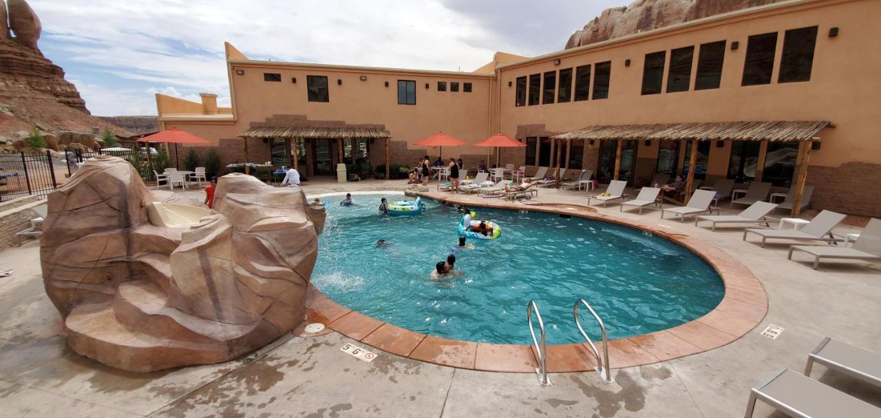 Heated swimming pool: Bluff Dwellings Resort