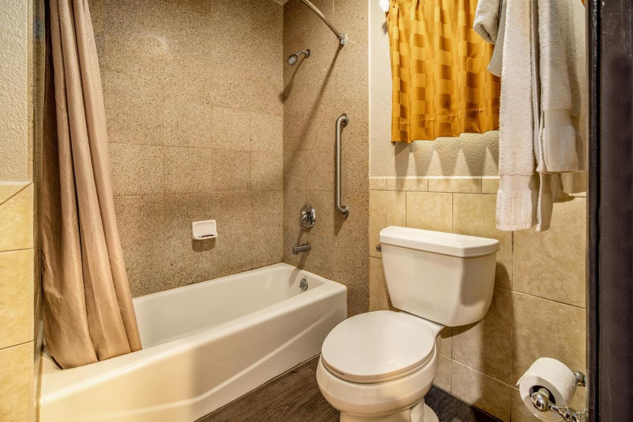 Oak Park Motel — photo 15