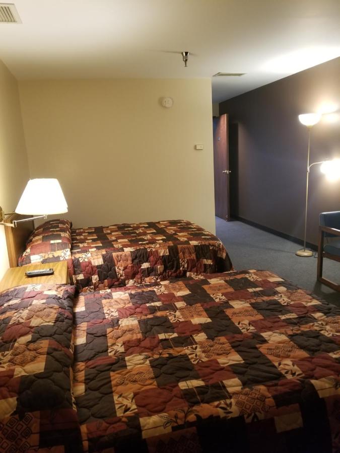 Moundsville Plaza Motel — photo 4