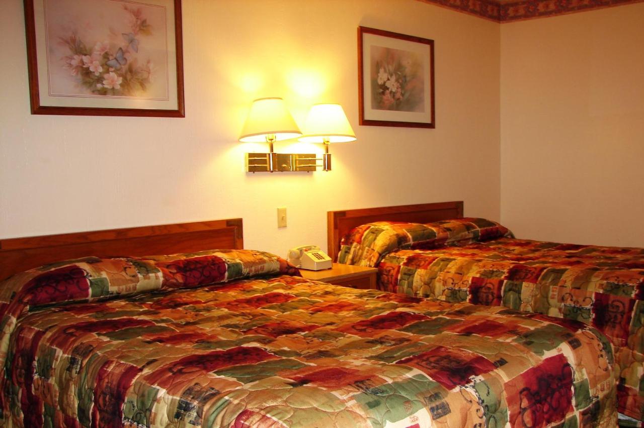 Baxter Inn 4 Less — photo 16