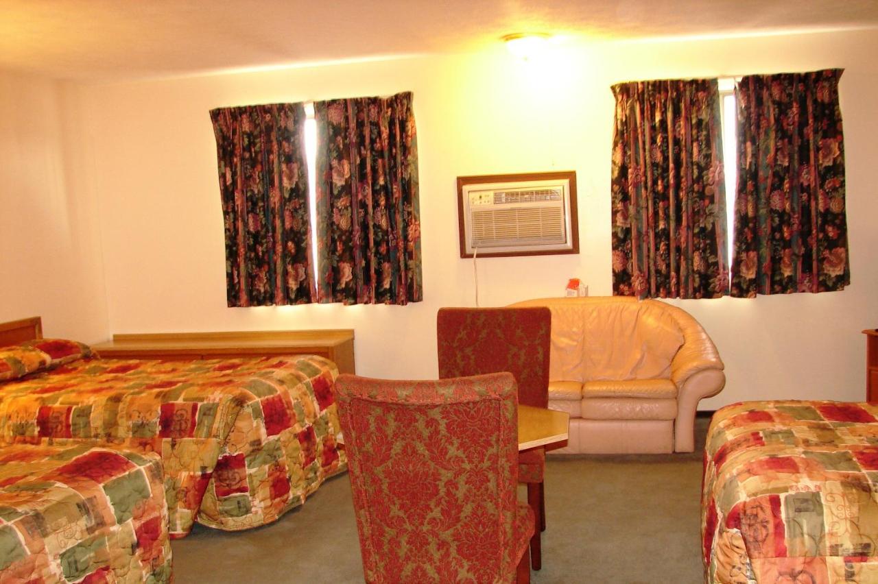 Baxter Inn 4 Less — photo 15